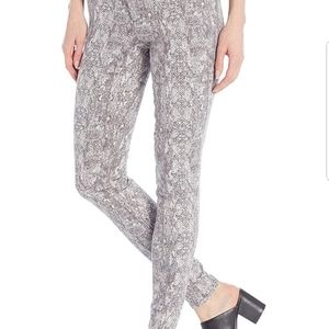 Jessica Simpson kiss me skinny jeans